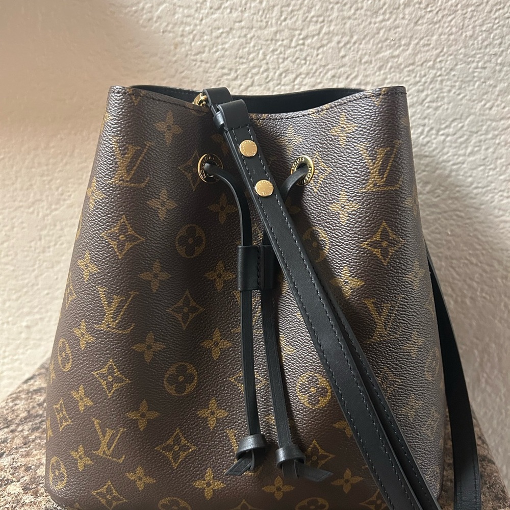 Louis Vuitton NeoNoe MM